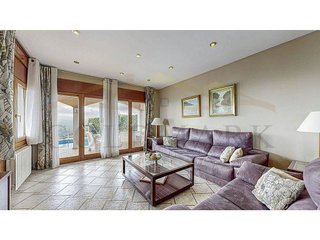 Chalet en venta en Corbera de Llobregat
