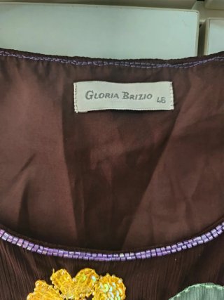 Blusa Gloria Brizio con pedrería Talla 46
