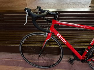 Bicicleta de carretera Btwin Roja