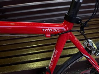 Bicicleta de carretera Btwin Roja