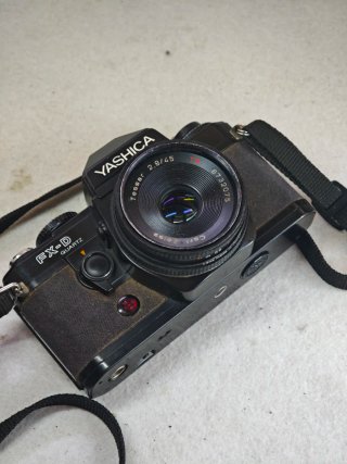 Yashica FX-D Quartz TESSAR 2.8/45