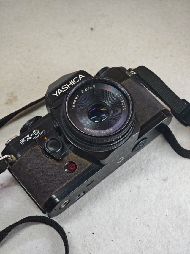 Yashica FX-D Quartz TESSAR 2.8/45