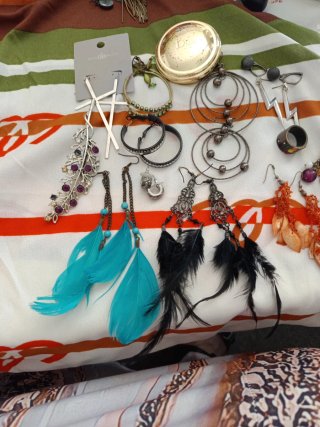 Lote bisutería: pendientes, pulseras y más
