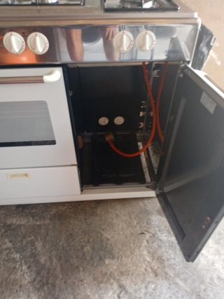 Cocina de gas blanca completamente nueva