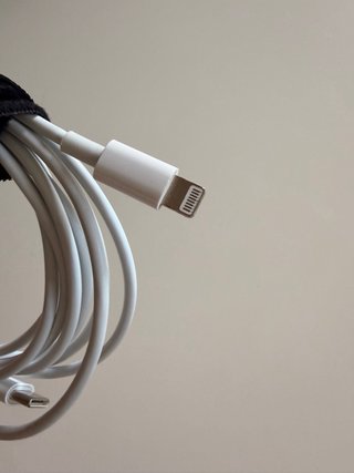 Lote Fundas iPhone 11 Pro Max + Cable 2m