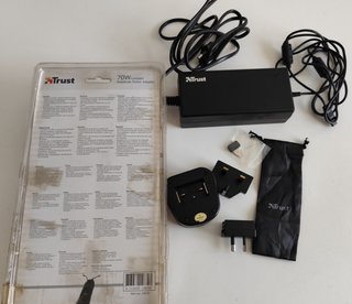 Adaptador Portátil Trust  + Clavijas