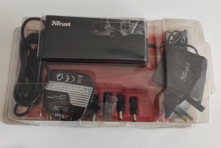 Adaptador Portátil Trust  + Clavijas
