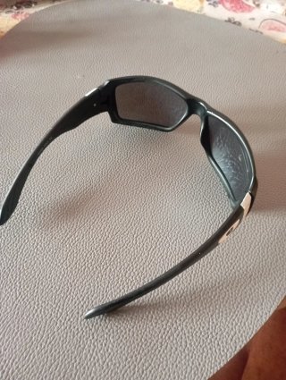 Gafas de sol negras y grises