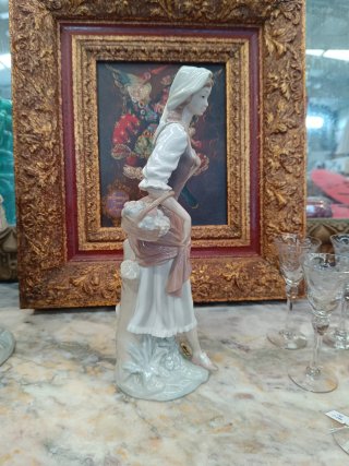 Figura Lladró campesina de porcelana