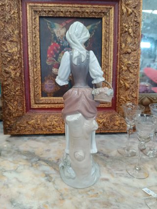 Figura Lladró campesina de porcelana