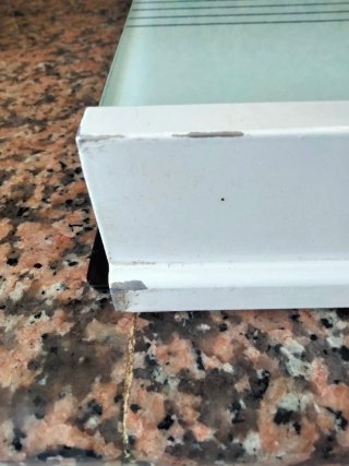 Encimera de cristal biselado.