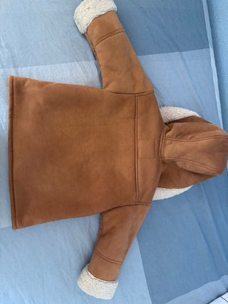Abrigo Zara niño piel vuelta talla 104