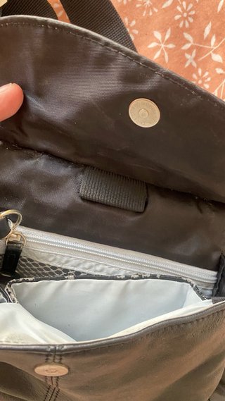 Bolso bandolera de cuero negro