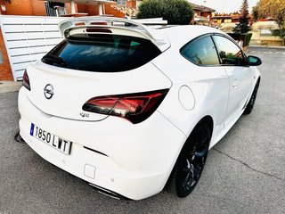 Opel Astra OPC