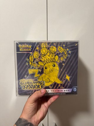 Pokemon Elite Trainer Box Surging Sparks Inglés