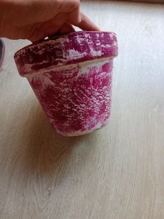 Maceta barro y 4 macetitas plástico