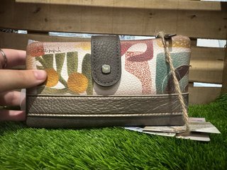 Cartera Anekke marrón con diseño