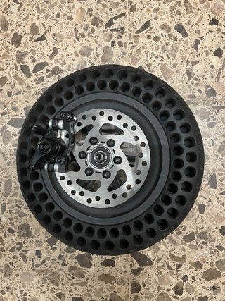 Rueda maciza patinete con motor y llanta