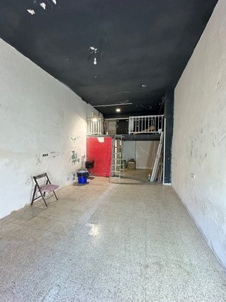Se alquila local Rbla Sant Joan