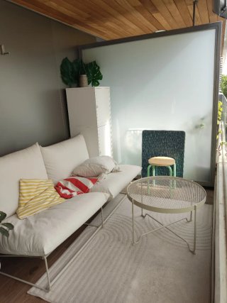 Mesa auxiliar Krokholmen IKEA metal blanca