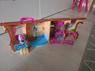 Casa de muñecas PINY con accesorios, granja