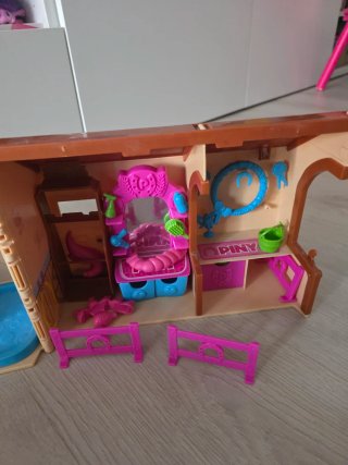 Casa de muñecas PINY con accesorios, granja