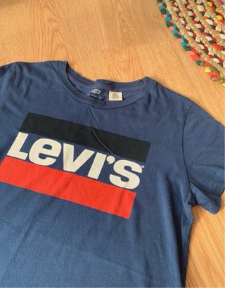 Camiseta Levi's Azul y Roja