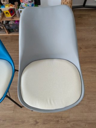Precio por las 4. Sillas de Colores