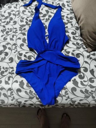 Costume intero blu scollato