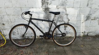 Bicicletas B'TWIN azul y negra.
