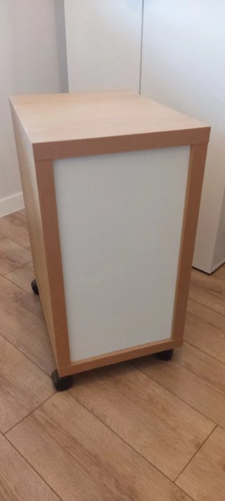 Cajonera con ruedas color madera-blanca. 3 cajones