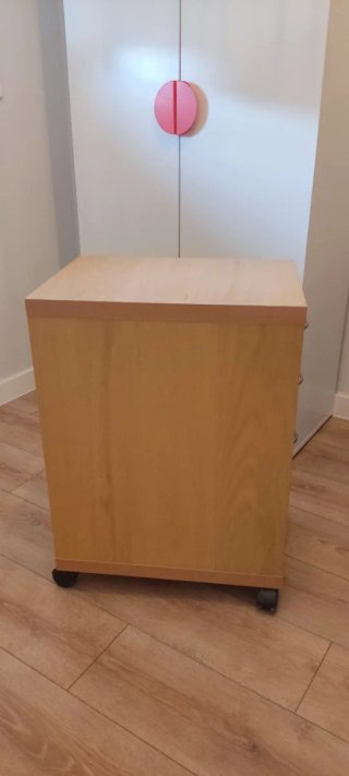 Cajonera con ruedas color madera-blanca. 3 cajones
