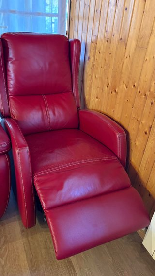Conjunto de sofá y sillón de piel  rojo