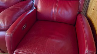 Conjunto de sofá y sillón de piel  rojo