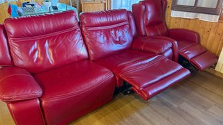 Conjunto de sofá y sillón de piel  rojo