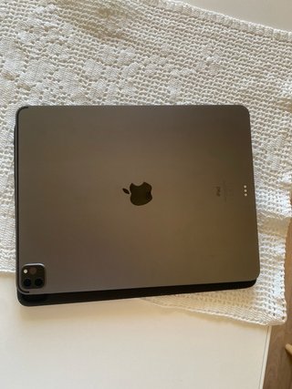 iPad Pro 12.9 (4 generación) con Magic Keyboard