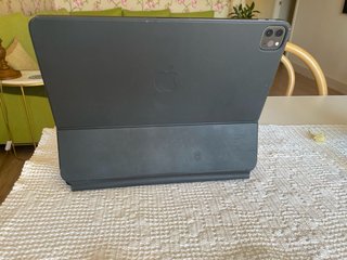 iPad Pro 12.9 (4 generación) con Magic Keyboard