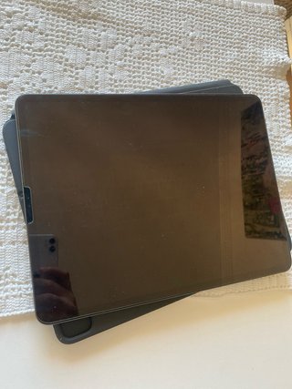 iPad Pro 12.9 (4 generación) con Magic Keyboard