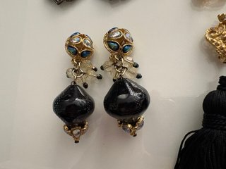Lote vintage pendientes y broche con joyero