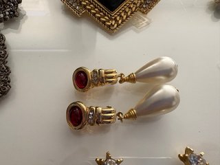 Lote vintage pendientes y broche con joyero