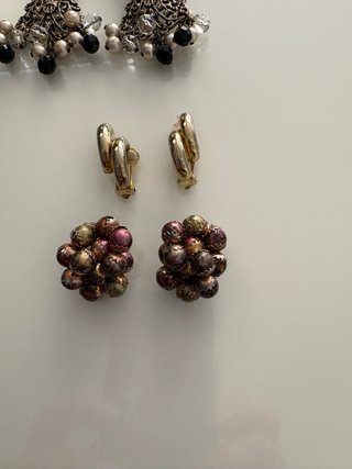 Lote vintage pendientes y broche con joyero