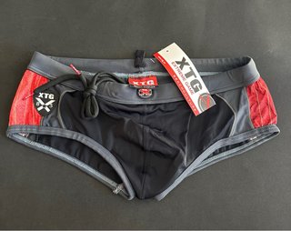 Bañador XTG Hombre Negro y Rojo