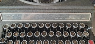 Máquina de escribir Hispano Olivetti Studio 46
