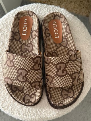 Sandalias Gucci GG Beige y Marrón
