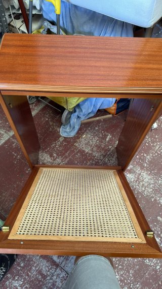 Cubre radiador de madera y rejilla