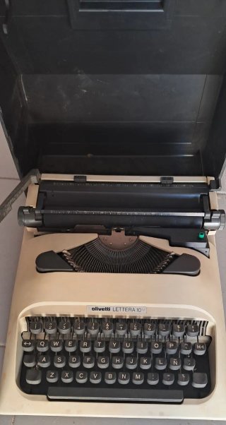 Máquina de escribir Olivetti Lettera 10