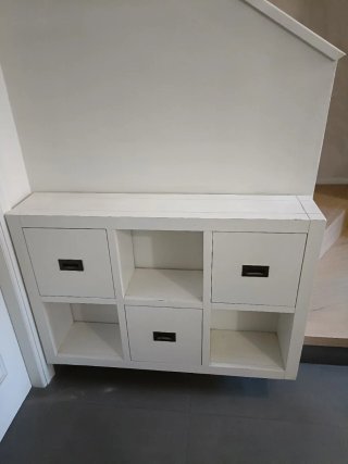 Consola de madera blanca