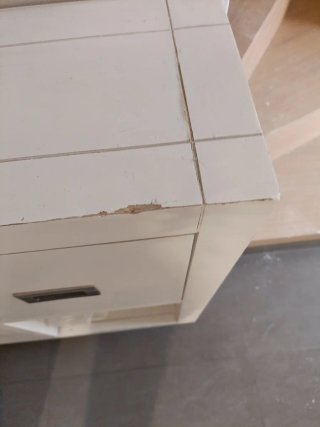Consola de madera blanca
