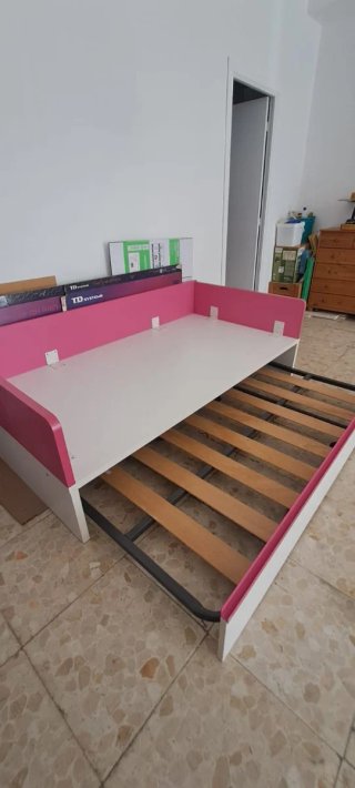 Cama nido blanca y rosa