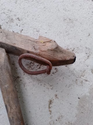 Yugo antiguo de madera